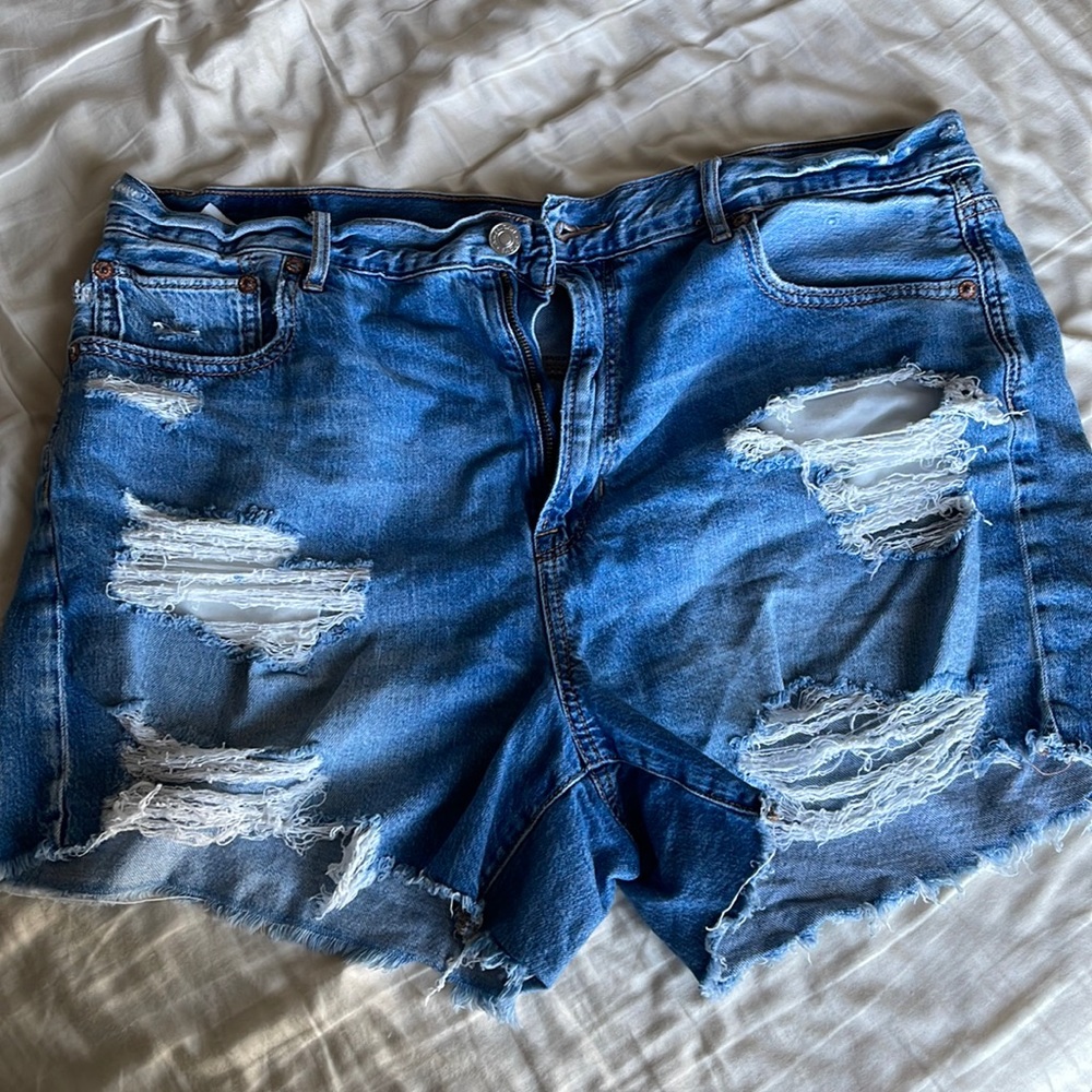 American Eagle 90s Boyfriend Short